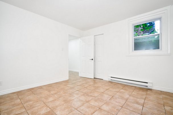 3 bedroom, 1 bath - Photo 1