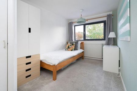 4 bedroom semi-detached house to rent - Photo 2