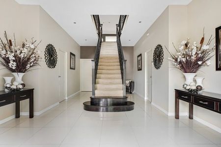 Spacious Family Home! - Photo 2