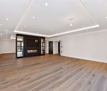 An exclusive, luxury apartment located on one of Beaconsfield's pre... - Photo 4