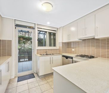 Bright & Spacious | Courtyard - Photo 4