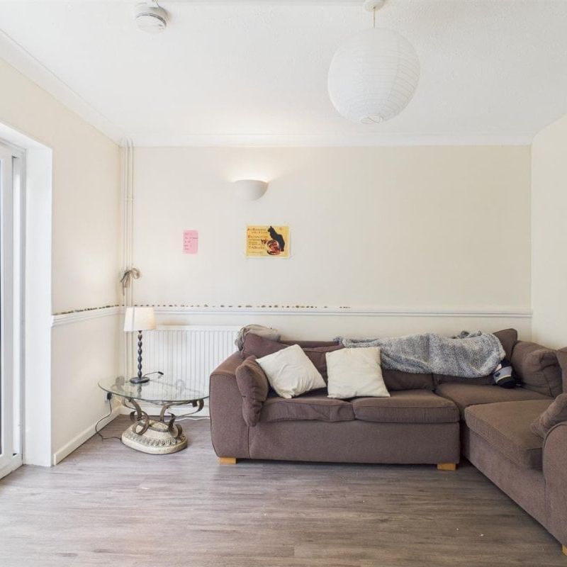 Staplefield Drive, Brighton - Photo 1