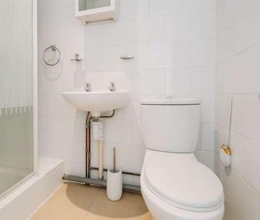 Plumstead High Street, London, SE18 - Photo 2