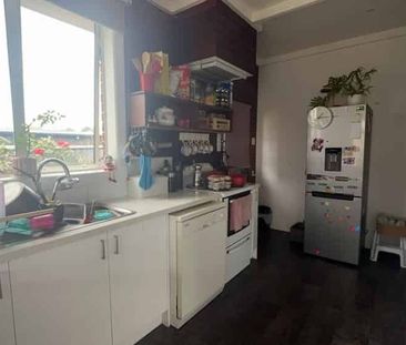 Family Home in Gladstone - Photo 3