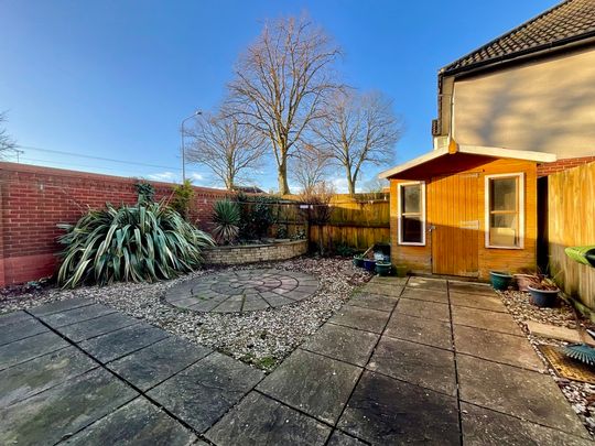 3 bedroom End Terraced House to let - Photo 1