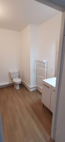 Location Appartement 2 pièces 46m² LES PONTS DE CE 49130 - Photo 2