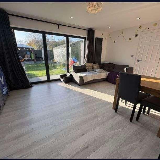 Minet Drive, Hayes, UB3 - Photo 1