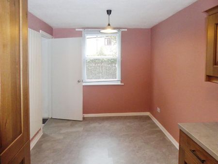 2 bedroom end of terrace house to rent - Photo 2