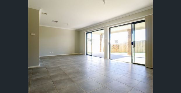 Modern 4-Bedroom Family Home in Sought-After Edmondson Park - Photo 1