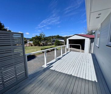 Newly renovated home in quiet neighbourhood - Photo 2