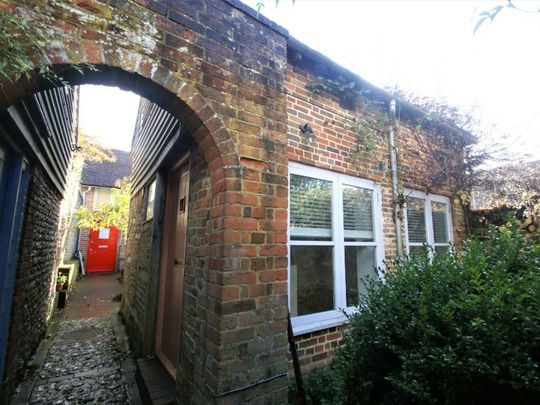 Detached house to rent on - Photo 1