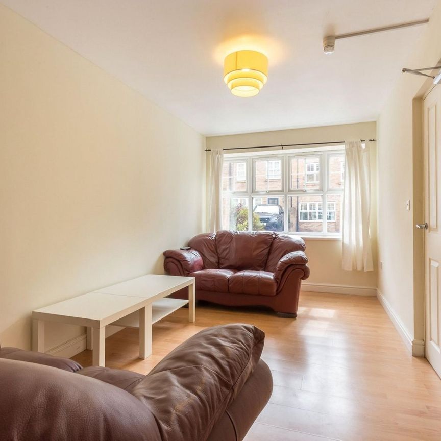 Bensham Road, Gateshead, NE8 - Photo 1