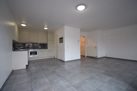 RUIM APPARTEMENT MET TWEE SLAAPKAMERS EN GARAGE - Foto 3