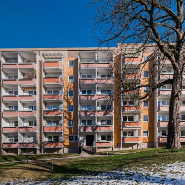 ++ tolle Aussicht ++ zentrumsnahe Pärchenwohnung mit Süd-Balkon - Photo 1