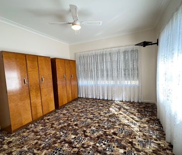 NORTH GRIFFITH LOCATION - Photo 5