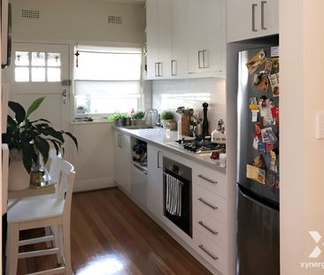 Charming 3-Bedroom Townhouse in Elwood! - Photo 6