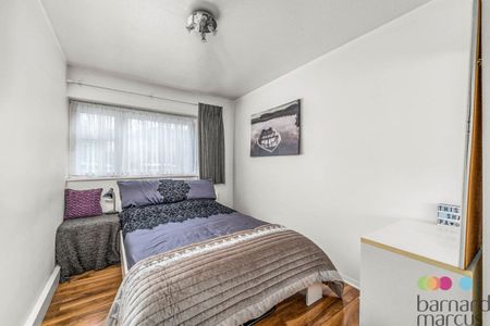 Friern Barnet Lane - Photo 2