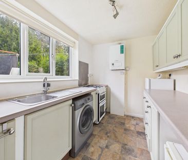 2 bedroom Flat To Let - Photo 1