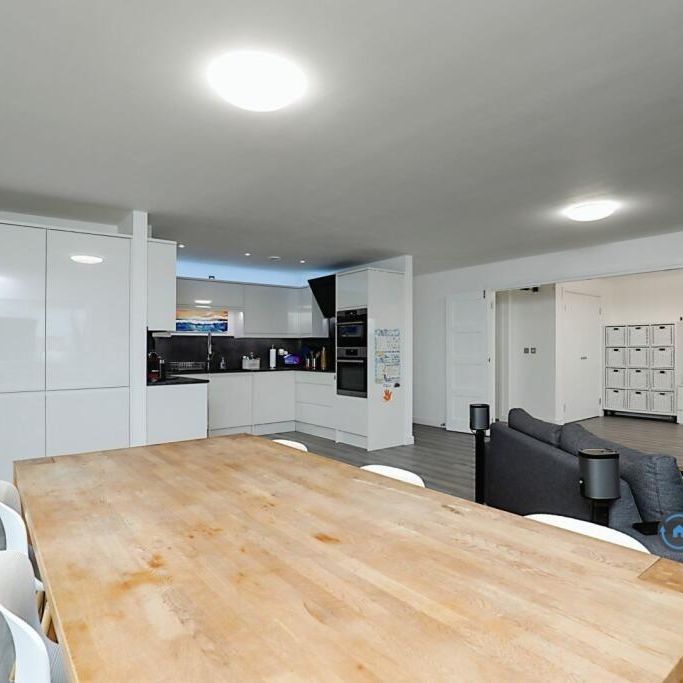 3 bedroom flat to rent - Photo 1