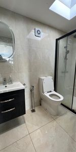 Two bedroom Flat close to Ilford station - £1900 pcm - Photo 4