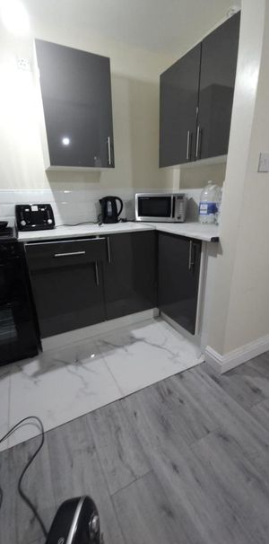 3 bedroom flat to rent - Photo 1