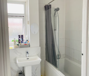 1 bedroom in a house share to rent - Photo 6