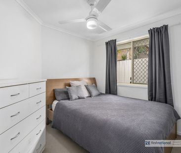 Spacious family home set on a large fully fenced yard - Photo 5