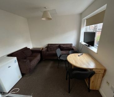 5 Bed Student Accommodation - Photo 4