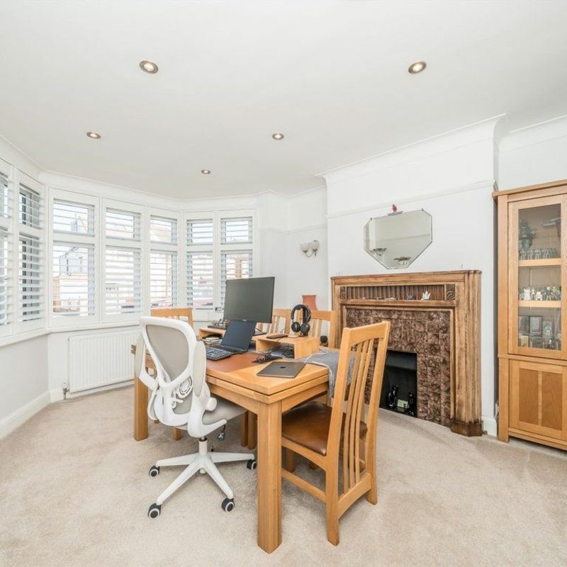 Jubilee Avenue, Whitton, TW2 - Photo 1