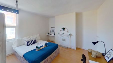 Flat 3, 18 Wellington Square, NG7 1NG, NOTTINGHAM - Photo 3