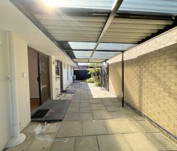 Spacious 3 x 1 Home - 6 month lease only - Photo 1