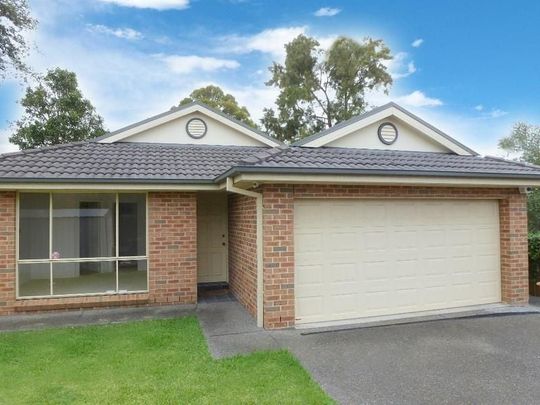 Four bedroom family home with brand new carpet - Photo 1