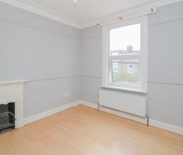 4 bedroom terraced house to rent - Photo 6