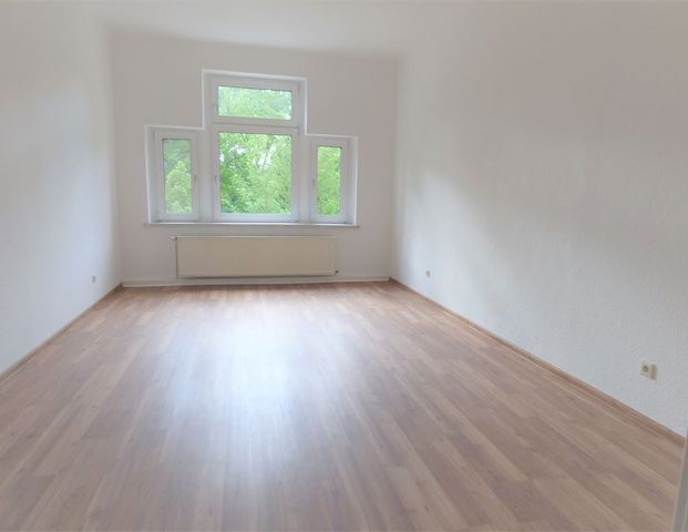 Leutzsch - Schöne 3 Zi.- Whg., Gäste WC, Loggia, frisch saniert! - Foto 1
