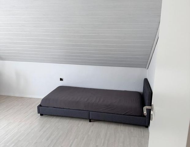 Einen Zimmer mit Küche nur (Bad und Wc )sind gemeinsam - Photo 1