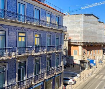 Rooms for rent in 7-bedroom apartment in Misericórdia, Lisbon - Photo 6