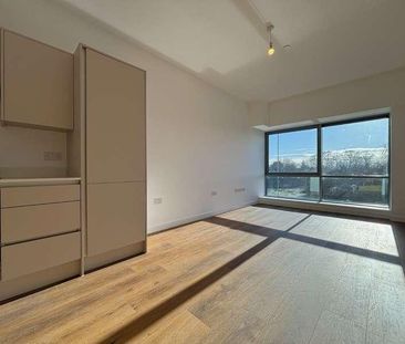 Lakeside West, Lakeside Close, Staines-upon-thames, Surrey, TW18 - Photo 1