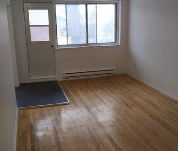 NDG Large 1 Bedroom Apt - Photo 1