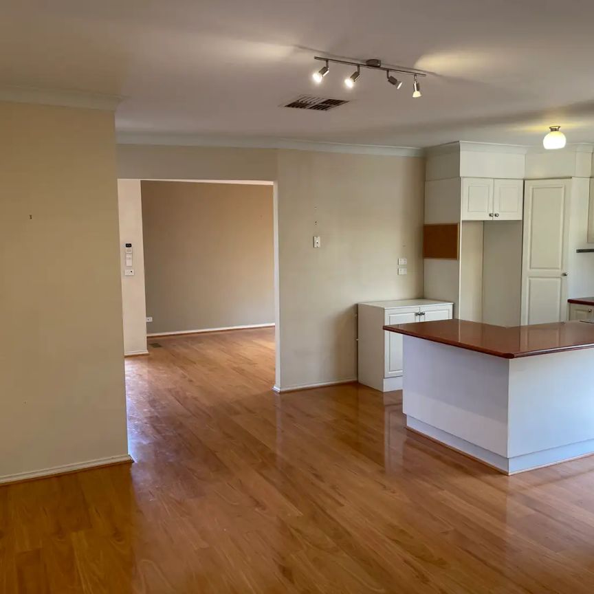 2/28 Chapman Avenue, Glenroy VIC 3046 - Photo 1