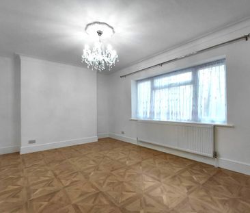 Orchard Court, Stonegrove, Edgware HA8 - Photo 2