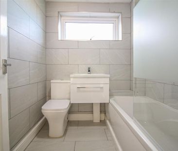 5 bedroom semi-detached house to rent - Photo 2