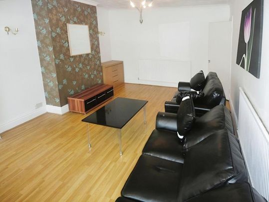 4 bedroom semi-detached house to rent - Photo 1