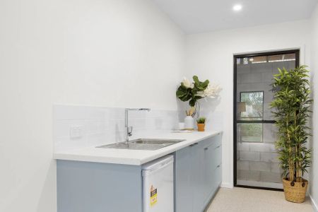 Luxury Executive Residence where Sophistication Meets Comfort - Photo 5