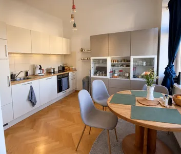 Helle 63 m² Wohnung mit 2 Zimmern - zentral & gut angebunden - Foto 2