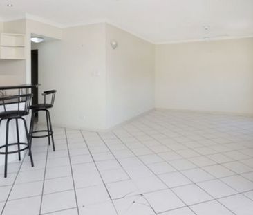 Top-Floor Apartment with Stunning Views of Anzac Park & Marina - Photo 2