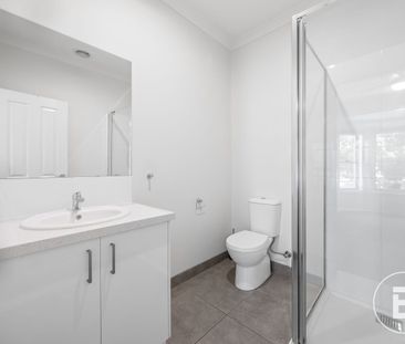 Modern low maintenance living in sought after Soldiers Hill - Photo 2