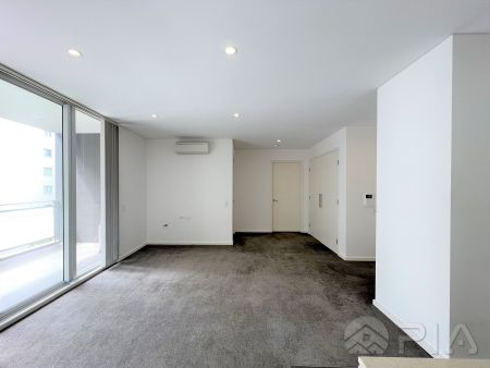 Modern unit located in ultra convenient location for lease now! - Photo 3