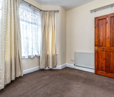 2 Bed Flat, Cambus Road, E16 - Photo 3