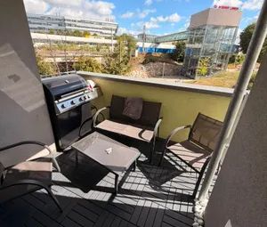 48 m2 plus Balkon & mit hochwertiger Tischlerküche - nur 5 Gehminuten zu U1 Oberlaa - Photo 2