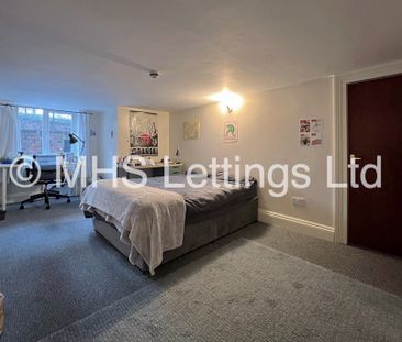 7 Bedroom Mid Terraced House for rent in Regent Park Terrace - Photo 4